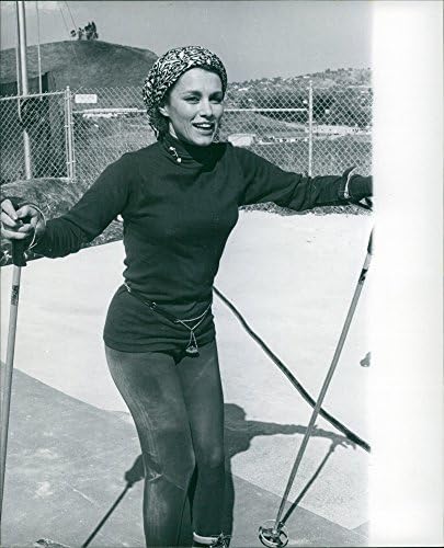 Vintage fotografija skijanja Linda Christian.