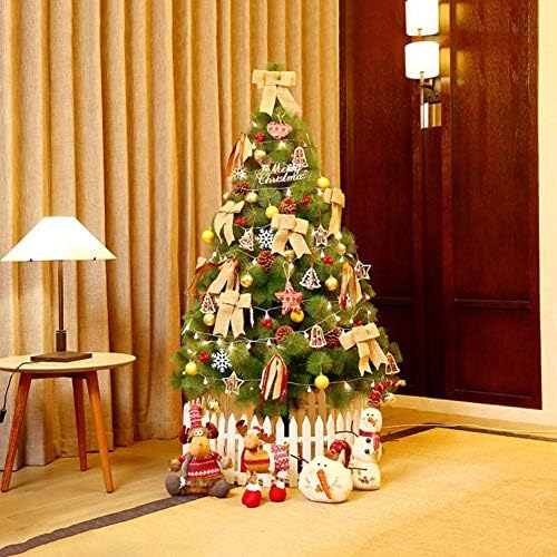 Yumuo luksuzno umjetno božićno drvce, šifrirani borovni igla scena ukrašena xmastom borovom stablom