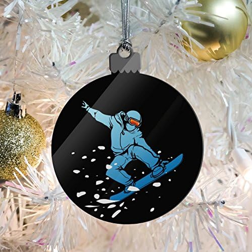 Snowboarder na crnom akrilnom ukrasu za božićnu jelku