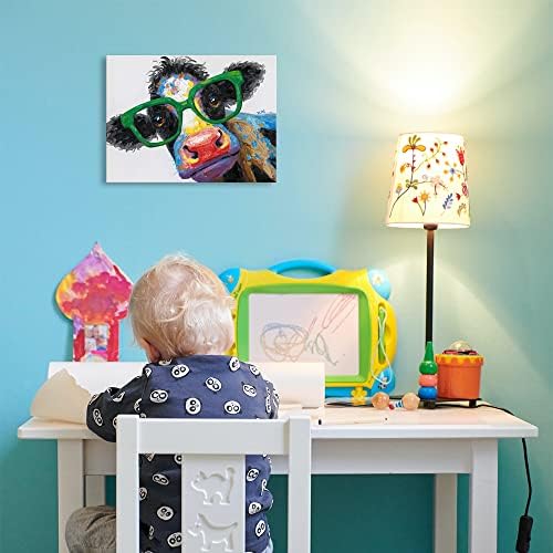 Kravska print kupaonski dekor: šarena znatiželjna krava sa velikim zelenim naočalama na zidnu umjetnost farme životinje slikanje dječje sobe crtam slikovne slike uokvirene za spavaću kuhinju spremna za objesiti 16 x12