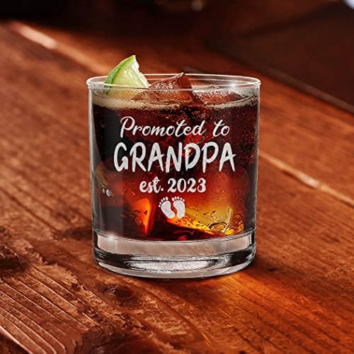 shop4ever® promovisan u dedu Est 2023 gravirano staklo za viski poklon za prvog dedu, Novog dedu, dedu