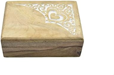 Trgovine Indya Drvena ručna rezbarena ukrasna kutija sa srčanim oblikom i cvjetnim rezbarom na vrhu